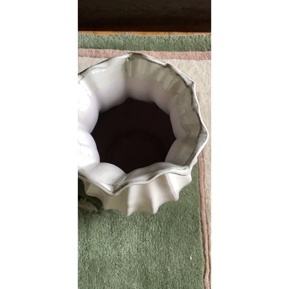 White Ceramic Ruffled Vase - Picture 3 of 4